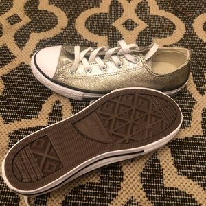 Converse tennis shoes